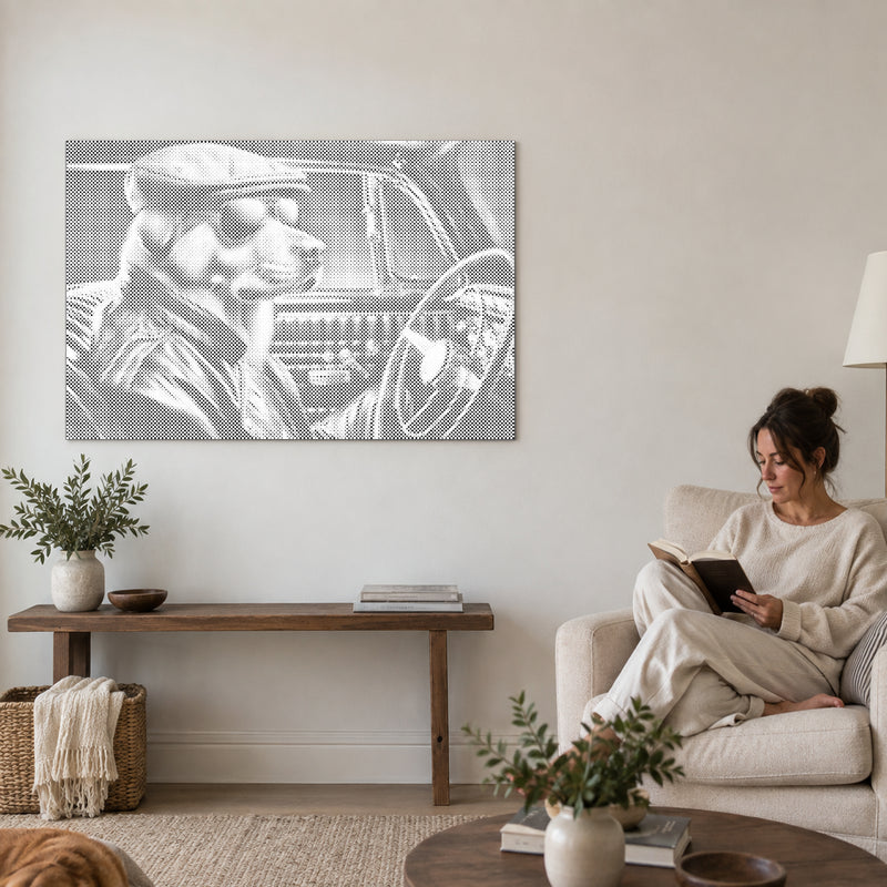 Toile de peinture par points “Chien cool”, sur le mur d’un salon, avec une personne lisant dans un fauteuil à côté.