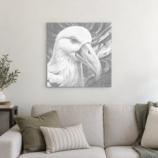 Toile de peinture par points “Albatros”, sur un mur clair dans une pièce baignée d’une lumière douce.