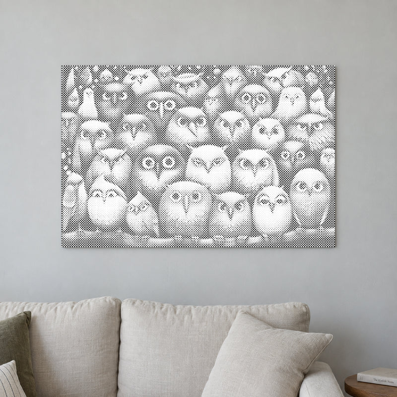 Toile de peinture par points “Oiseaux, oiseaux, oiseaux”, sur un mur clair dans une pièce baignée d’une lumière douce.