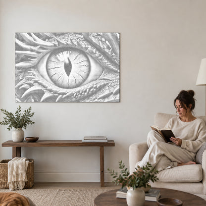 Toile de peinture par points “Œil de dragon”, sur le mur d’un salon, avec une personne lisant dans un fauteuil à côté.