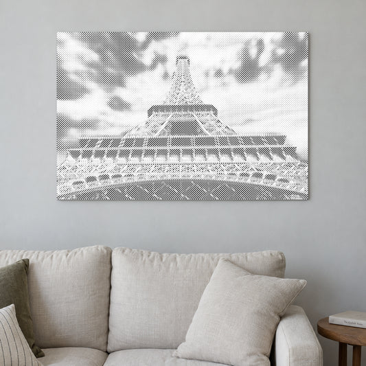 Toile de peinture par points “Tour Eiffel”, sur un mur clair dans une pièce baignée d’une lumière douce.