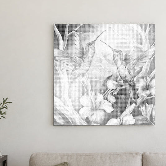 Toile de peinture par points “Colibris parmi les fleurs”, sur un mur clair dans une pièce baignée d’une lumière douce.