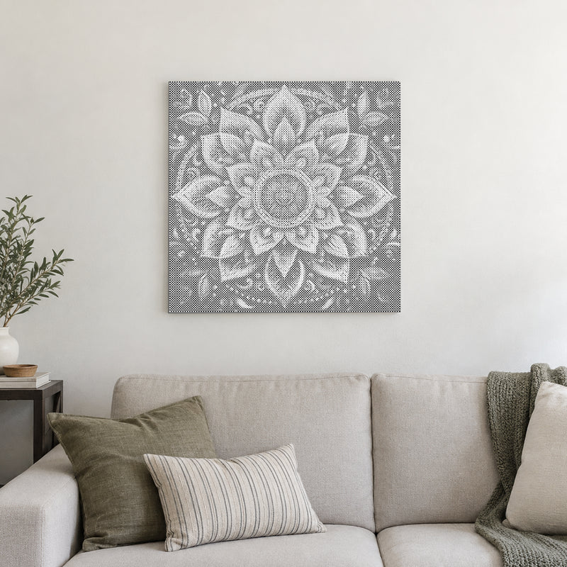 Toile de peinture par points “Mandala moderne”, sur un mur clair dans une pièce baignée d’une lumière douce.