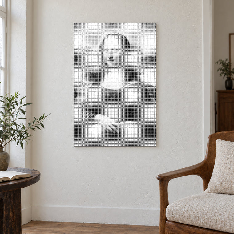 Toile de peinture par points “Mona Lisa de Léonard de Vinci”, sur un mur clair dans une pièce baignée d’une lumière douce.