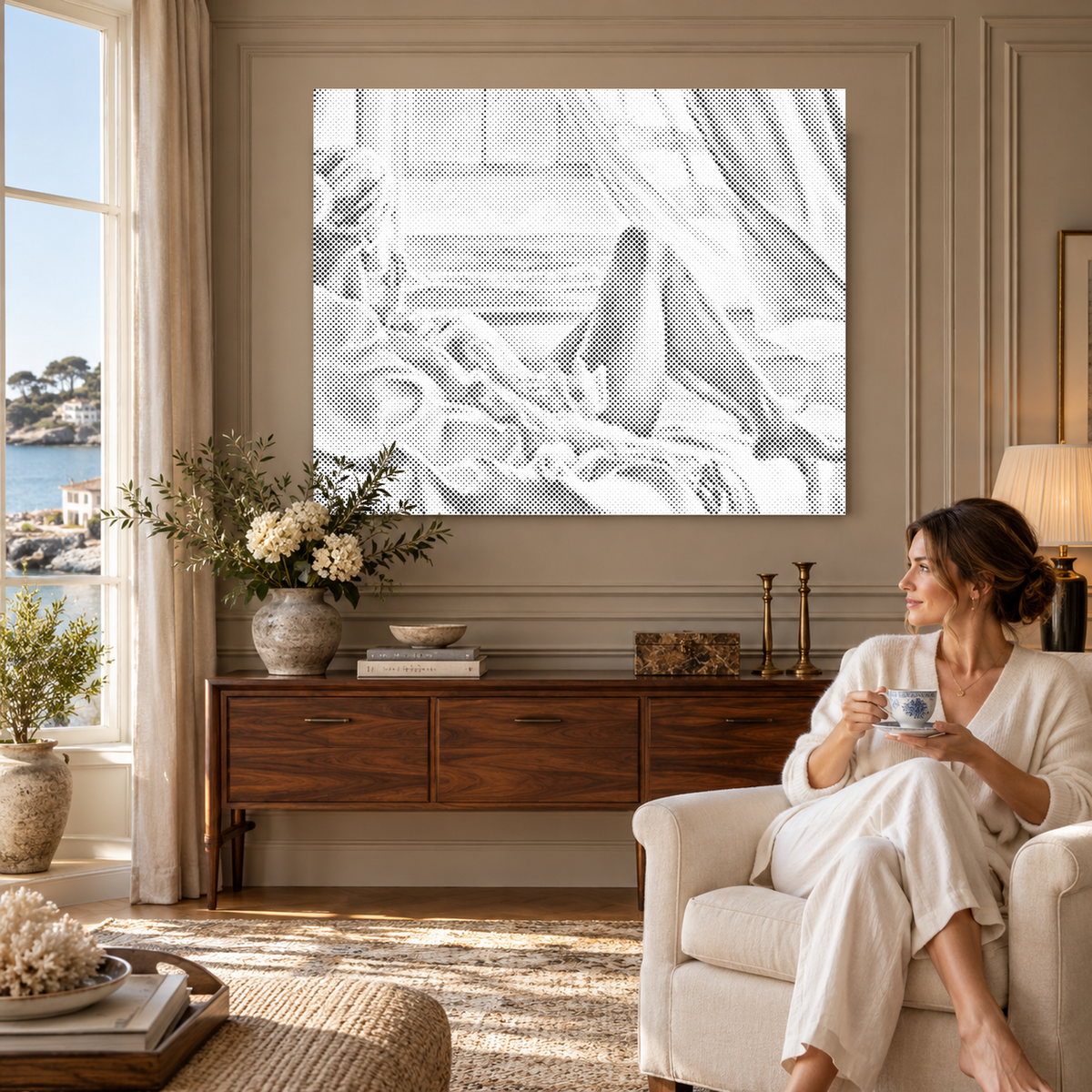 L’horizon paisible en peinture par points dans une pièce luxueuse aux murs moulurés, avec une femme assise à proximité tenant une tasse de thé.