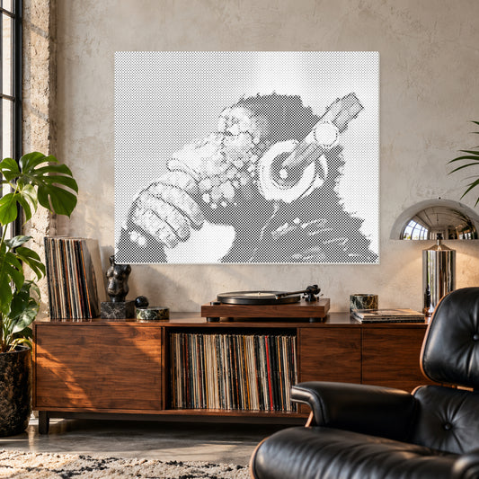 Peinture par points d’un singe avec un casque audio au-dessus d’un meuble à vinyles en noyer, sans cadre noir.